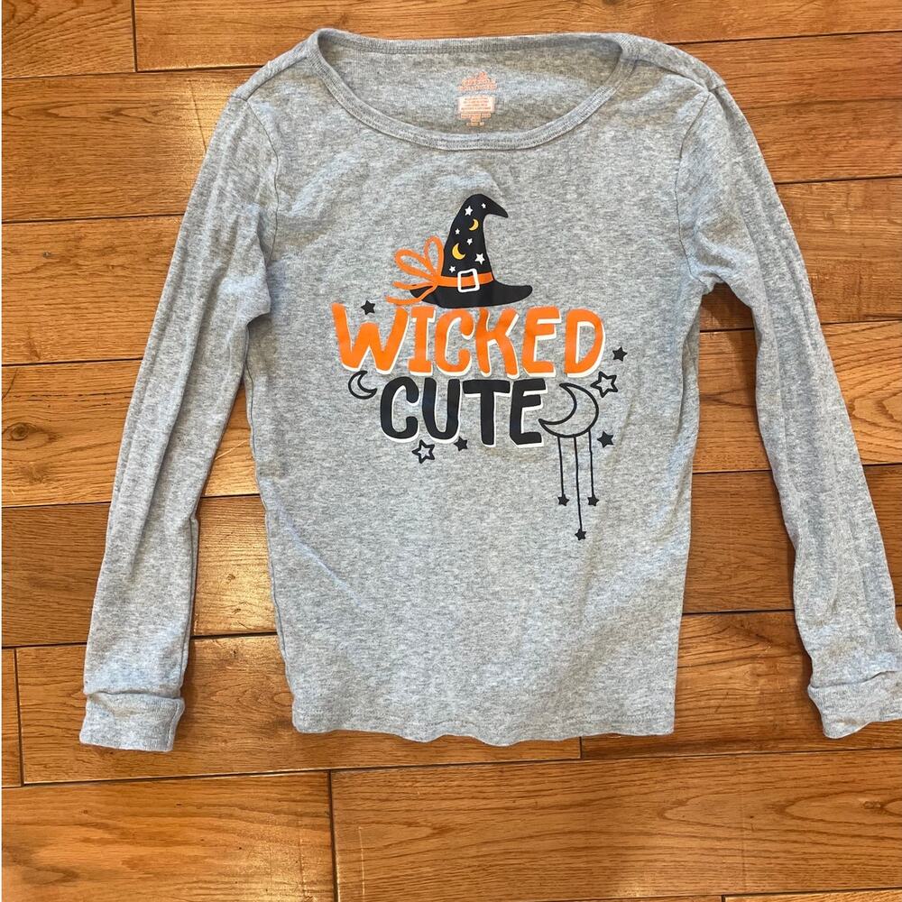 Girl's Halloween T-shirts Long-Sleeve Gray Witch Hat Size 8 (snug) GUC